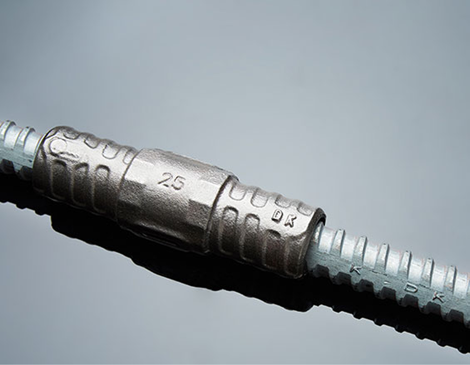 ねじ節鉄筋 (Threaded Bar)